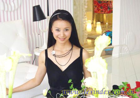 婷美倪虹洁用色彩生动全家