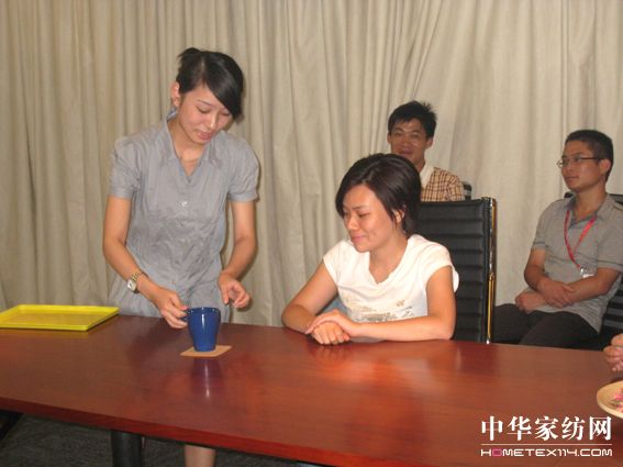 艾莱依 上海举行商务礼仪知识培训(四)