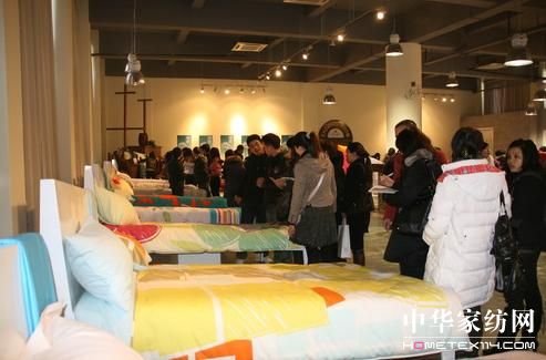 09艾莱依家纺春夏新品订货会在丽水召开