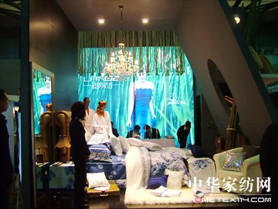 蓝鸽家纺:平安福愿