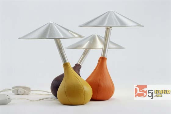 个性小台灯点缀时尚家居空间