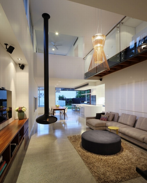 Ĵ105VHouse