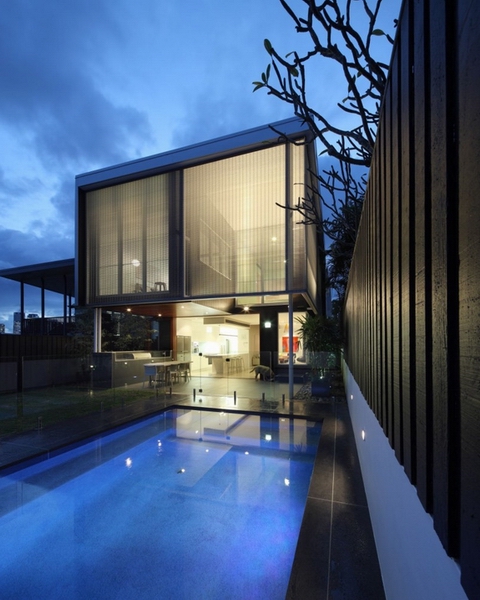 Ĵ105VHouse