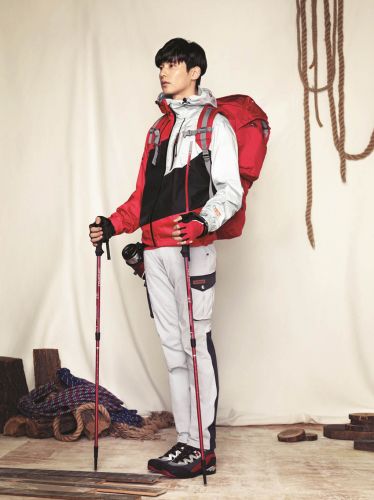 元斌与f(X)Victoria共同代言户外品牌服装