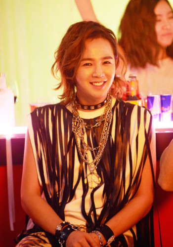 张根硕MV花絮曝光27日发行新专辑