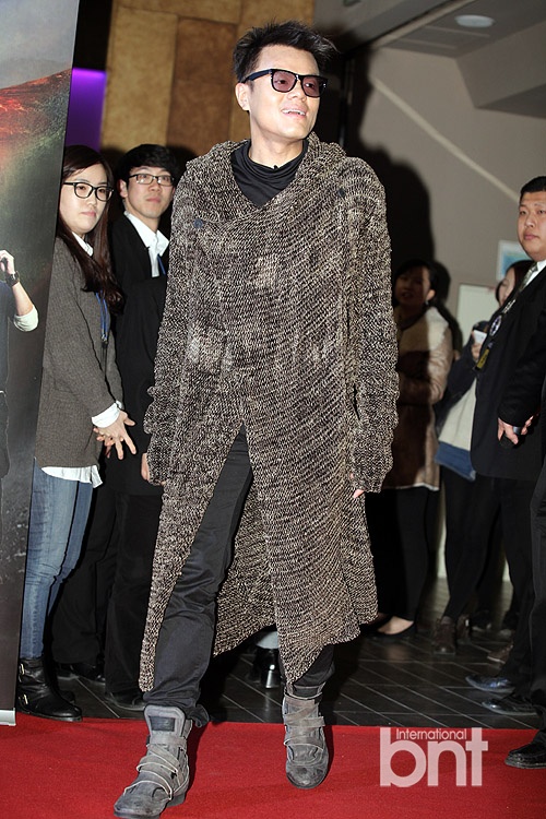 成龙权相佑《十二生肖》试映众韩星助阵