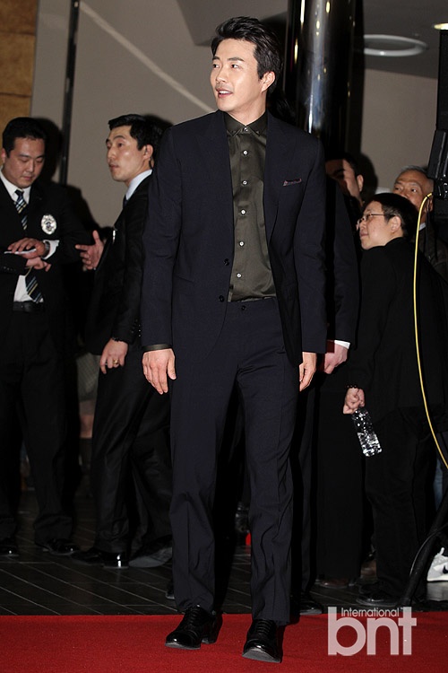 成龙权相佑《十二生肖》试映众韩星助阵