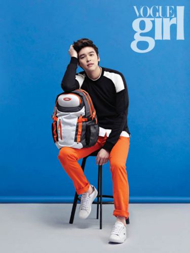 李章宇拍写真变身为校园酷男