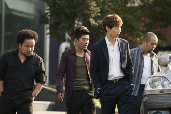 韩片《帕瓦罗蒂》曝李帝勋痞子剧照