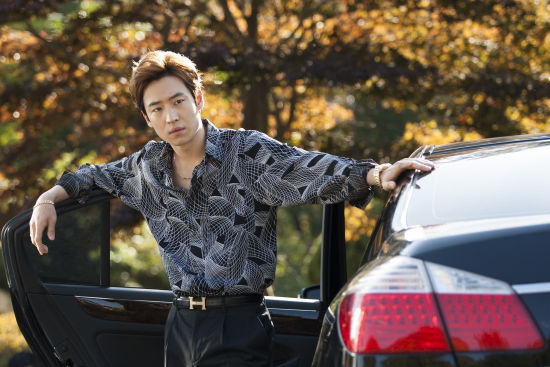 韩片《帕瓦罗蒂》曝李帝勋痞子剧照