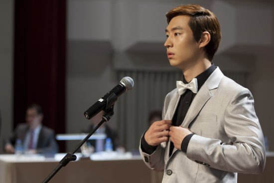 韩片《帕瓦罗蒂》曝李帝勋痞子剧照