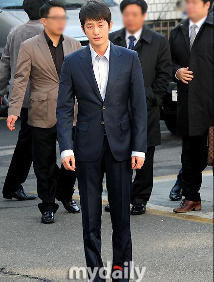 朴施厚就涉嫌强奸赴警署接受调查称清白