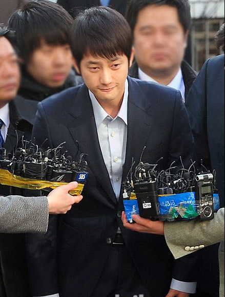 朴施厚就涉嫌强奸赴警署接受调查称清白