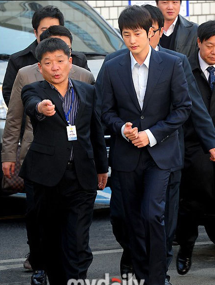 朴施厚就涉嫌强奸赴警署接受调查称清白