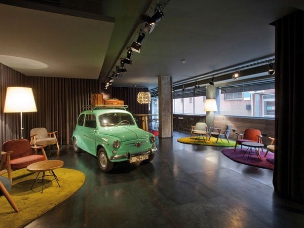 浓郁复古风巴塞罗那旅店设计