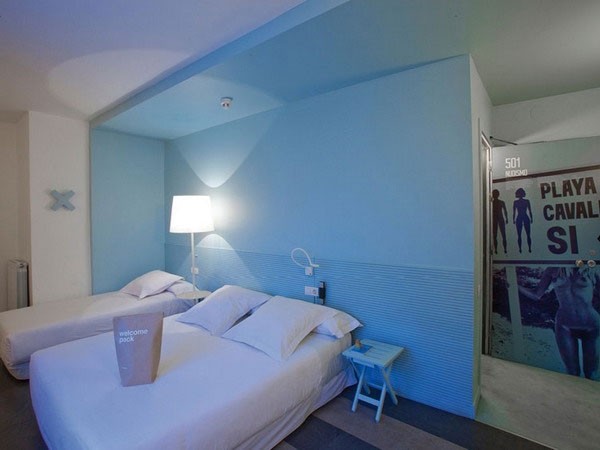 浓郁复古风巴塞罗那旅店设计