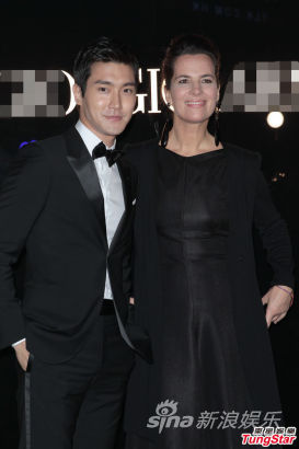 章子怡不知《卧2》开拍崔始源帅气亮相