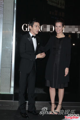 章子怡不知《卧2》开拍崔始源帅气亮相