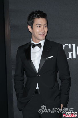 章子怡不知《卧2》开拍崔始源帅气亮相