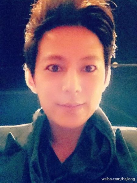 何炅穿古装模仿赵薇扮小燕子神相似