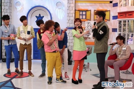 炎亚纶自曝太受女生欢迎遭男生排挤