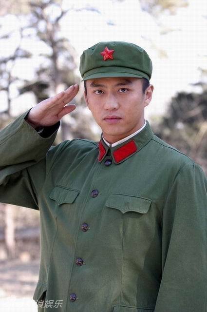 孙俪李冰冰黄奕盘点明星最帅军装造型