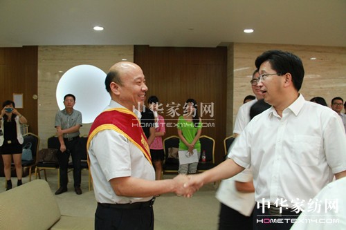 盛宇董事长曾上教获市"道德模范提名奖"