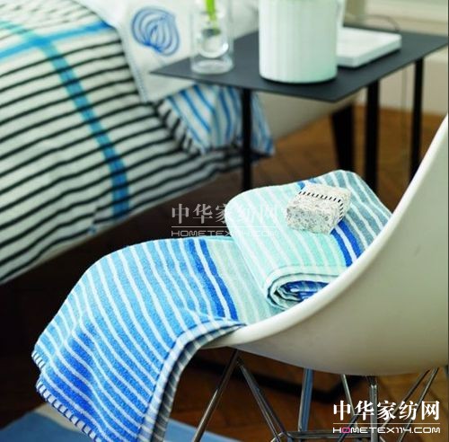 【2】至潮彩条毯让居室变得活力新鲜