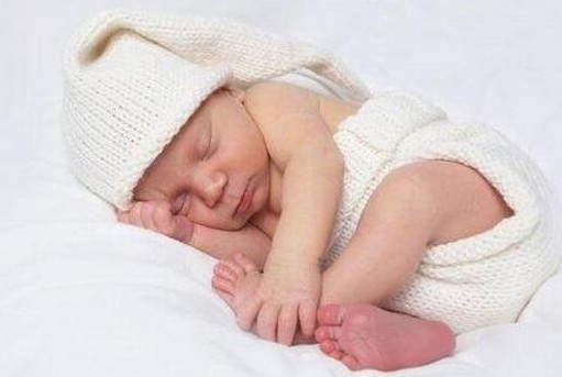 乳胶枕适合刚出生的婴儿吗？