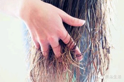 美浴生活：教程――洗澡后如何用浴巾包住头发