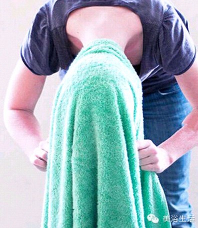 美浴生活：教程――洗澡后如何用浴巾包住头发